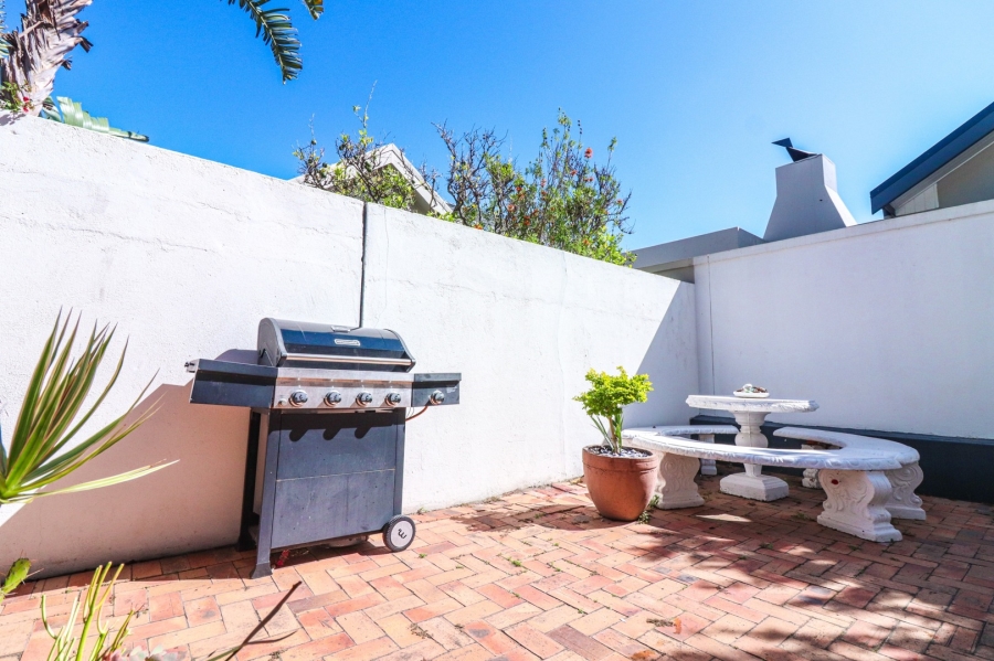 To Let 2 Bedroom Property for Rent in Voelklip Western Cape